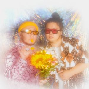 多女多男上舔下吸视频
