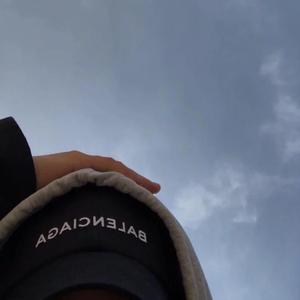 多女多男上舔下吸视频
