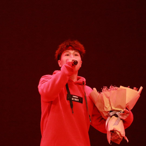 多女多男上舔下吸视频
